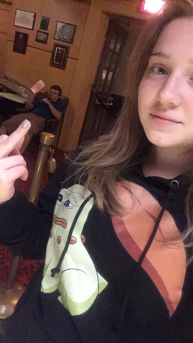 FruitiestCake tweet media