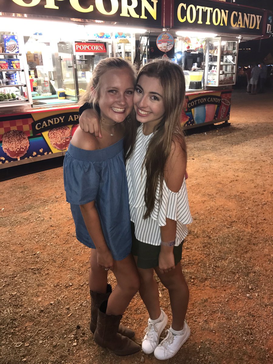 laylagrace18's tweet photo. Pictures don't do it justice!! #ncf17 💖🎡 https://t.co/0Io3Fu6lyt