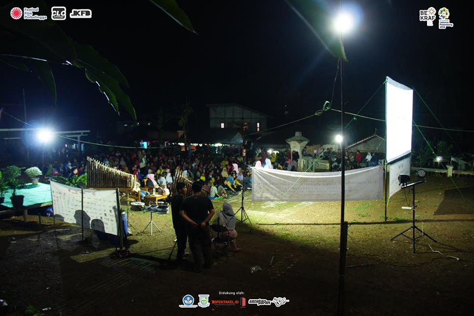 festfilmpbg's tweet photo. Layar Tanjleb #FFP2017 Desa Tlaga, Kec Gumelar, Banyumas. @BekrafID @pusbangfilm @tasdipbg1 @tiwiwabup @dinkominfopbg https://t.co/BLd0pTNfps