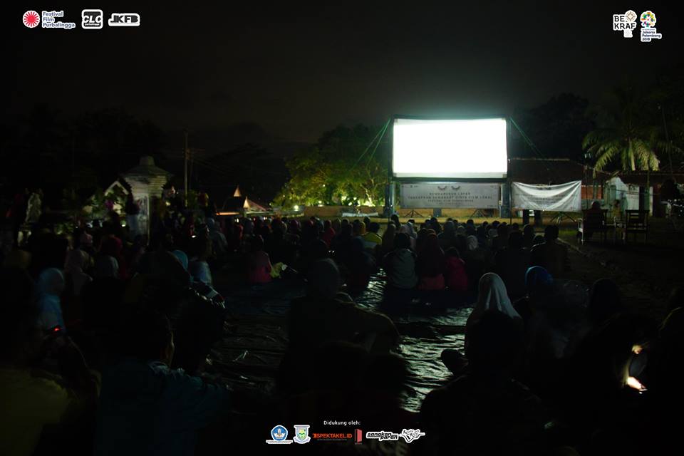 festfilmpbg's tweet photo. Layar Tanjleb #FFP2017 Desa Tlaga, Kec Gumelar, Banyumas. @BekrafID @pusbangfilm @tasdipbg1 @tiwiwabup @dinkominfopbg https://t.co/BLd0pTNfps