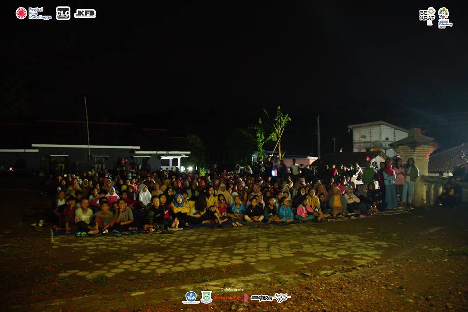 festfilmpbg's tweet photo. Layar Tanjleb #FFP2017 Desa Tlaga, Kec Gumelar, Banyumas. @BekrafID @pusbangfilm @tasdipbg1 @tiwiwabup @dinkominfopbg https://t.co/BLd0pTNfps