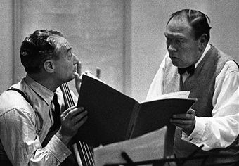 PlateaMagazine's tweet photo. #Undiacomohoy de 1899 nacía el pianista inglés Gerald Moore, figura indispensable del lied en el siglo XX, guió a infinidad de cantantes. https://t.co/lgCEBLqFLY