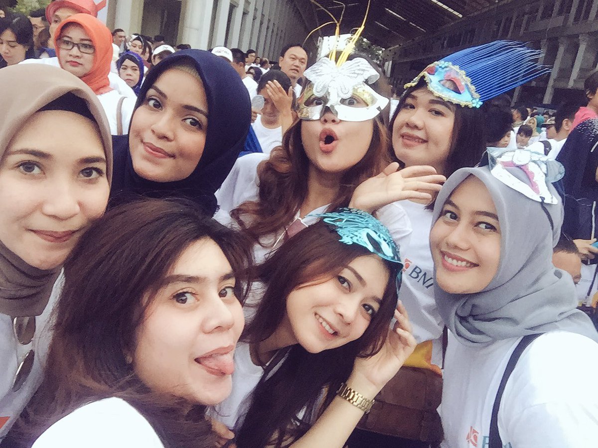 ayusebayang's tweet photo. my girls😝😍 after funwalk #bni_digination71 #bnidigifestwmd2017 #bnidigifest2017 @fatihalsilmi @ninahartford @frengkyy https://t.co/LVYccxPjUb