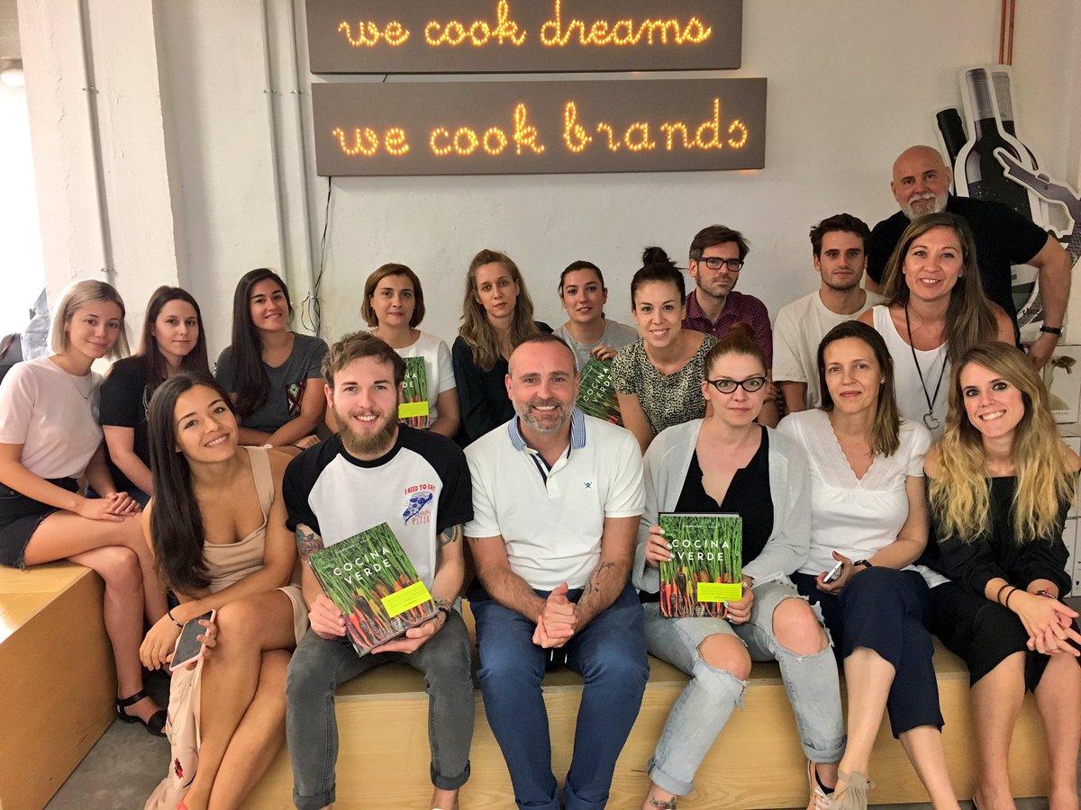 Mateoandco_es's tweet photo. Mateo&amp;Rodrigo de la Calle. Equipazo verde pasando calorcito. Que gran visita. Gracias Rodrigo. https://t.co/nKaVZG965g