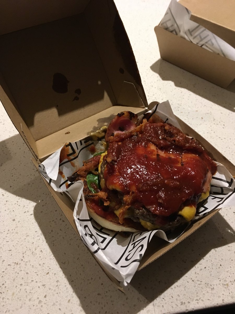 They forgot to include the top part of my hamburger bun. I’m not sure how that could happen. Bottom is there 🤔