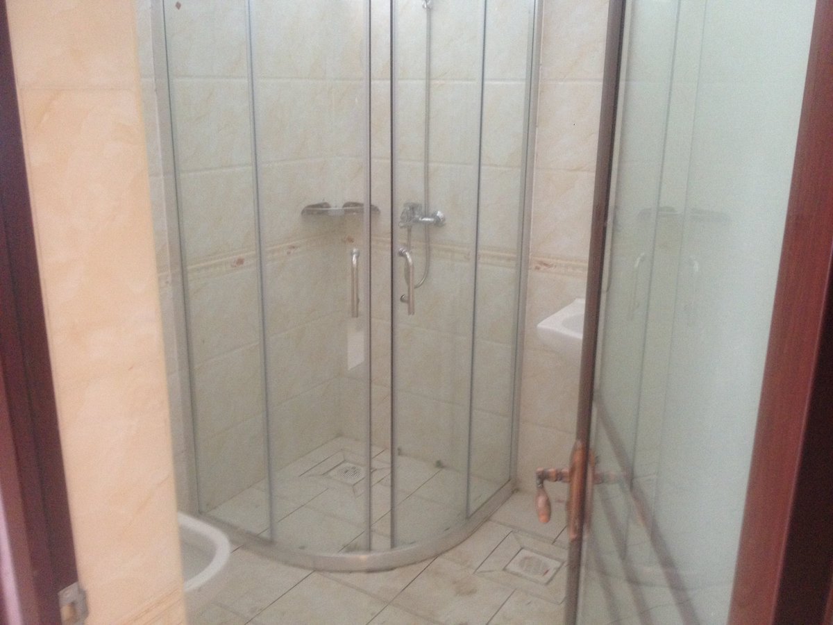 infinity_mg's tweet image. 2 and 3 bdr (with a DSQ) available FOR RENT on Kayahwe road. #MandelaDay #UhuRutoInKwale #konnect #energyprojectske #BoardDiversityKE