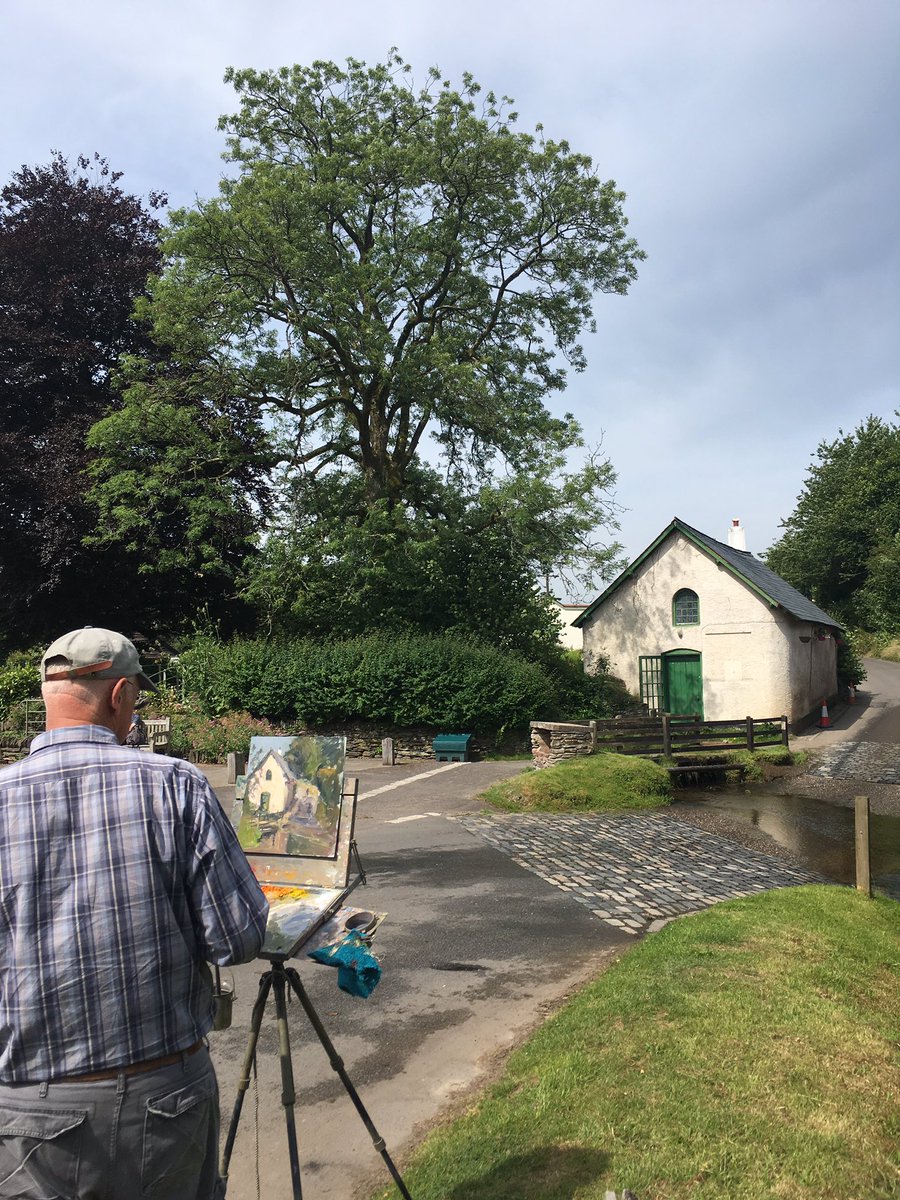 simonsbathhouse's tweet photo. Another beautiful day painting in Winsford @simonsbathhouse @ExmoorNP #rogerdellar #alphapaintingholidays https://t.co/AoIz6pUKuR