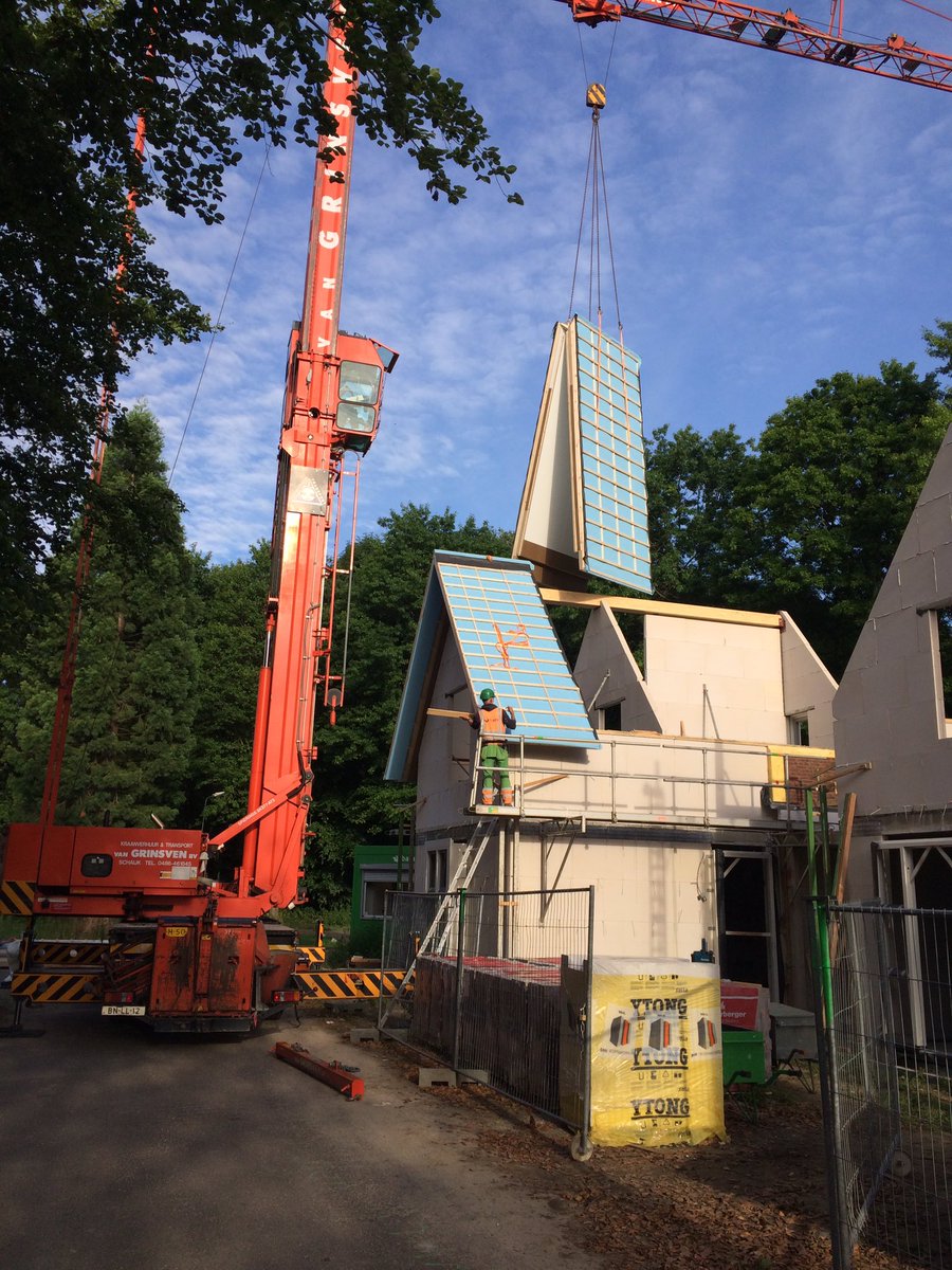 GerwenP's tweet photo. Dakplaten gelegd, kavels 23 en 24. @BAMWonen @inspiringspace #buitenhagen #schijndel https://t.co/DZHzI05cU9