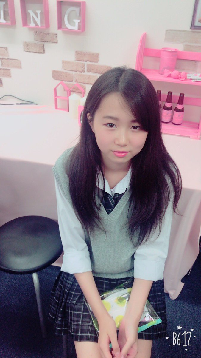 Ingteens 公式 Sur Twitter アイエヌ 今日のjkスナップ アイエヌジーにjkの Micho Re Sk10 ちゃんが遊びにきてくれました 化粧ポーチの中身を見せてくれたよ お気に入りは Michopaaaaa がイメージモデルの She のチーク リップ カラースティックマルチ