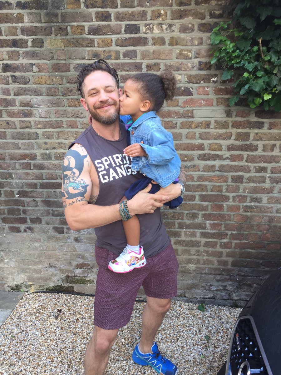 LinvellT's tweet photo. Me n my old friend #TomHardy 💪🏿 great reunion https://t.co/5moxYiBxuv