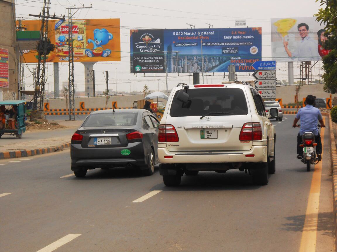 adevolutionpk's tweet photo. #OOH #Advertising #Pakistan #Lahore https://t.co/Aj0gHVSfdQ