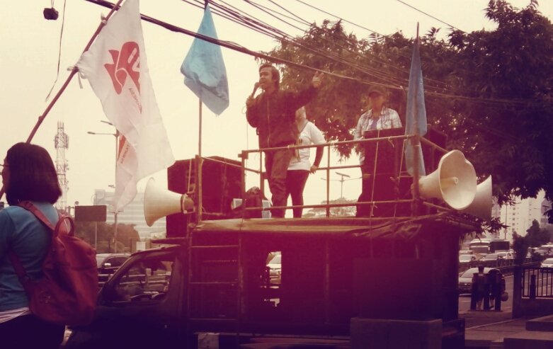 GSBIPusat's tweet photo. Dkungnpun dtng untuk 5th prjuangn BURUHPDK. Ini Orasi pimpinan LMND #PunchMizunoAdidas #justiceforpdkworkers #implementILOrecommendation https://t.co/6nR0c9ObIq