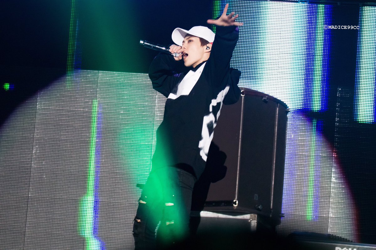 buling3's tweet photo. #시우민 #XIUMIN 
170428  #exoinLA 
🎤🎤🎤🎵🎵🎵 https://t.co/KXWrpiHXVz
