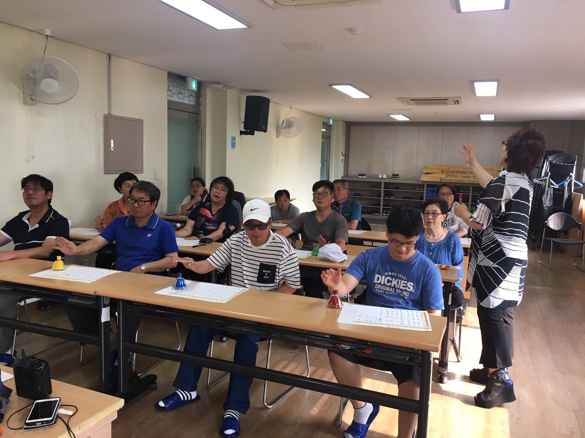 #신체장애인자조모임 #조약돌 음악활동은 터치핸드밸로 이루어지고 있습니다^^ 아름다운 선율로 #한솔복지관 강당에 가득차 있습니다!