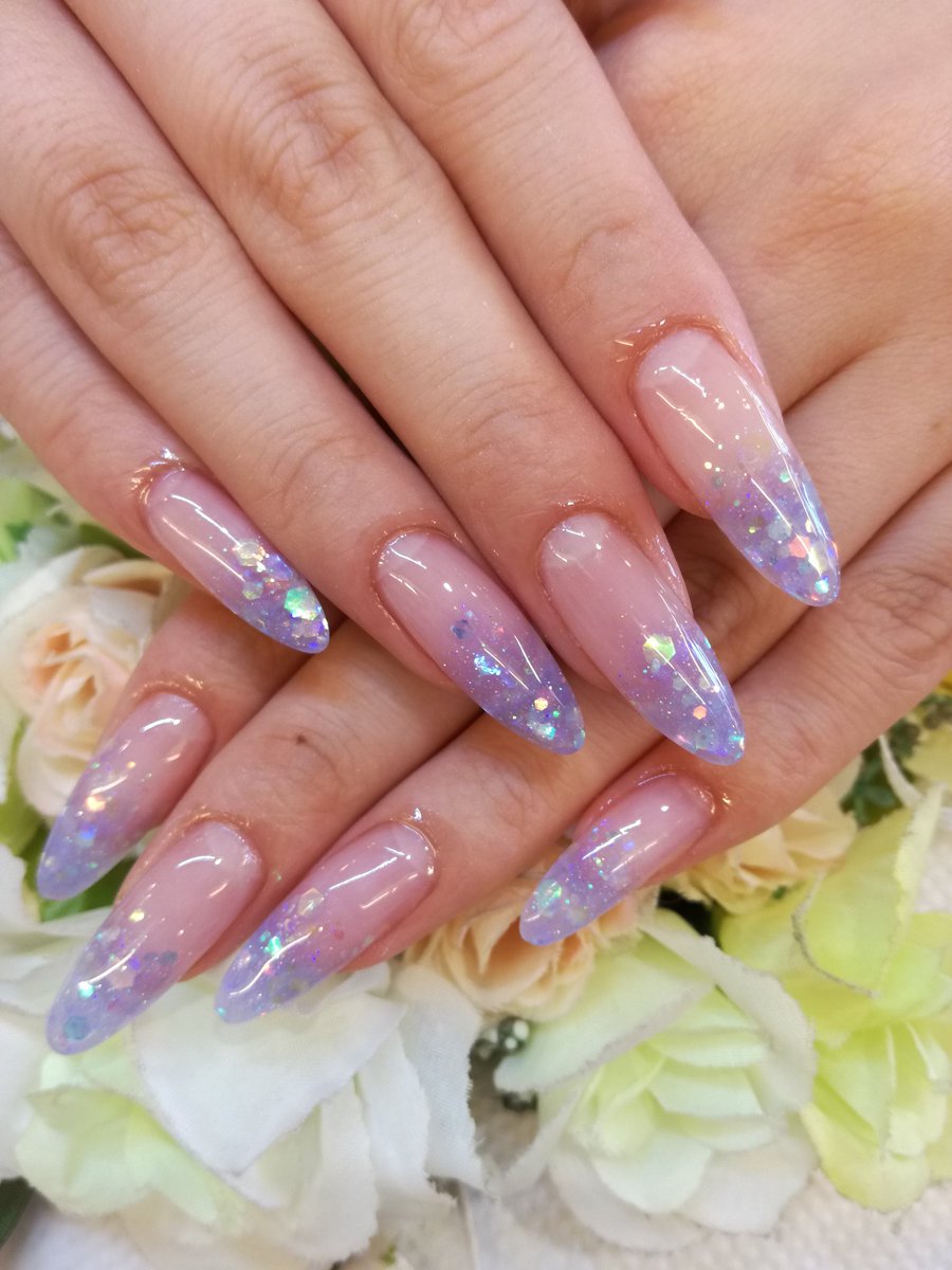 CskVvvvv's tweet photo. 先輩の練習モデル！
スカルプでラメグラ💅
普段はこんな長くしないから新鮮😁 https://t.co/J4uF2dNUyc