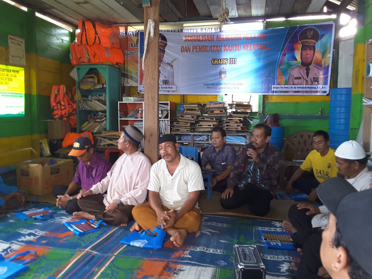AlidaSilalahi's tweet photo. @puslatluhkp @dpp_ipkani @susipudjiastuti #penyuluhperikanan lakukan sosialisasi asuransi nelayan di kel. Belawan I kota medan https://t.co/GSNabxE7xN