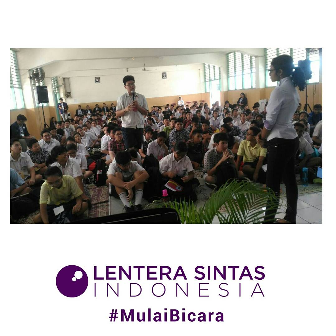 LenteraID's tweet photo. Keseruan #LenteraID saat kampanye #MulaiBicara di SMA Fons Vitae #GerakBersama https://t.co/Glx5mMvwT3