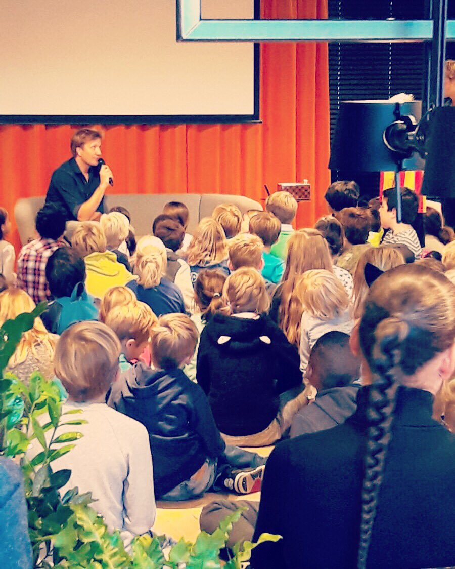 s_idhi's tweet photo. Vandaag bestaat het #ING huis in #Amstelveen 1 jaar! Wat een memorabel jaar met vele bijzondere momenten ❤#trots #unbankingthebank #tbt https://t.co/EISjqLosoY