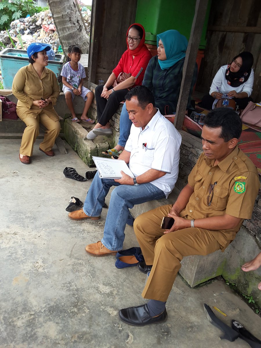 AlidaSilalahi's tweet photo. @puslatluhkp @dpp_ipkani @azminasutionluh #penyuluhperikanan mendampingi kunjungan mhs S2 USU ke KUB dan Kopnel di kel. Lab.deli medan https://t.co/5s2fEVPnwy