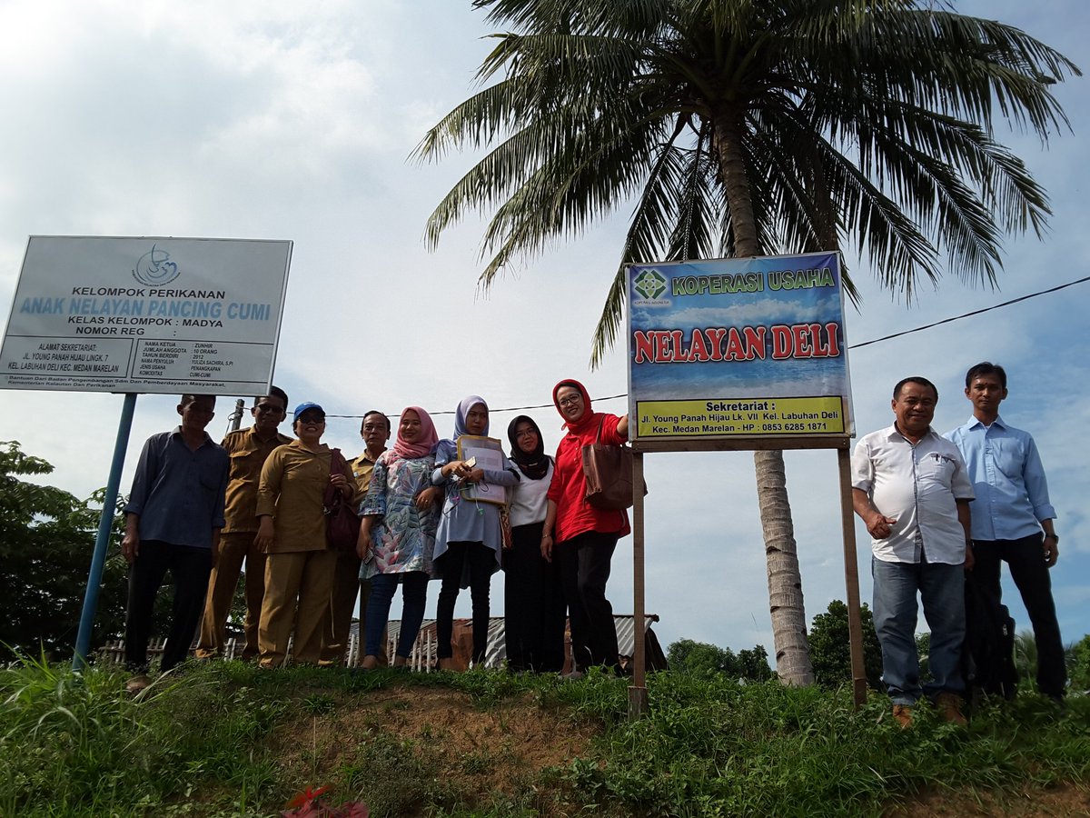 AlidaSilalahi's tweet photo. @puslatluhkp @dpp_ipkani @azminasutionluh #penyuluhperikanan mendampingi kunjungan mhs S2 USU ke KUB dan Kopnel di kel. Lab.deli medan https://t.co/5s2fEVPnwy
