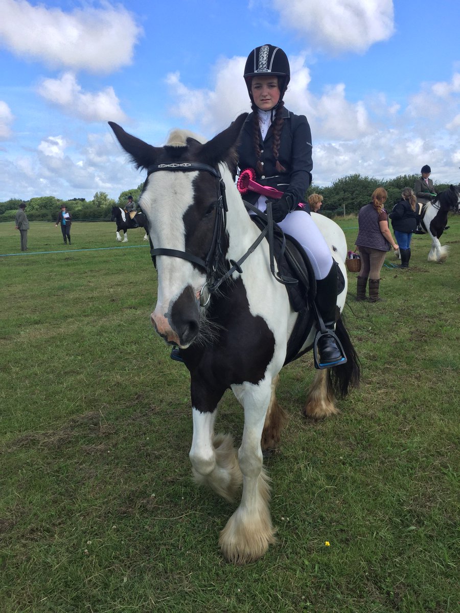Talullah_Beth's tweet photo. So proud of my little team  #proudmum  #horses #summer #fun ❤️❤️ https://t.co/l6k1gDMTMd