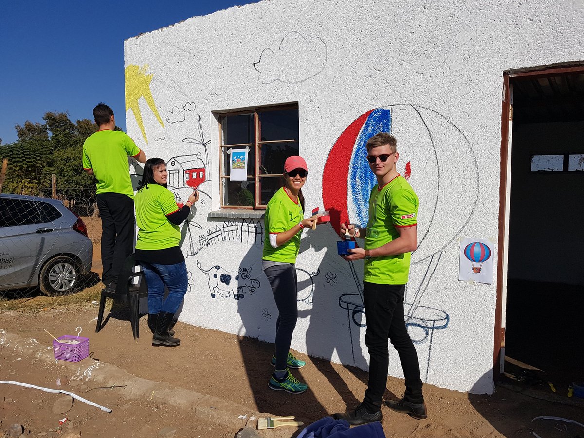 GrootFM's tweet photo. 67 mense gaan in 67 min die sentrum ophelder na @GrootFM nagenoeg R60 000 donasies ontvang het vir die opheffing van Sinah se sentrum! https://t.co/lOcHadfeCB