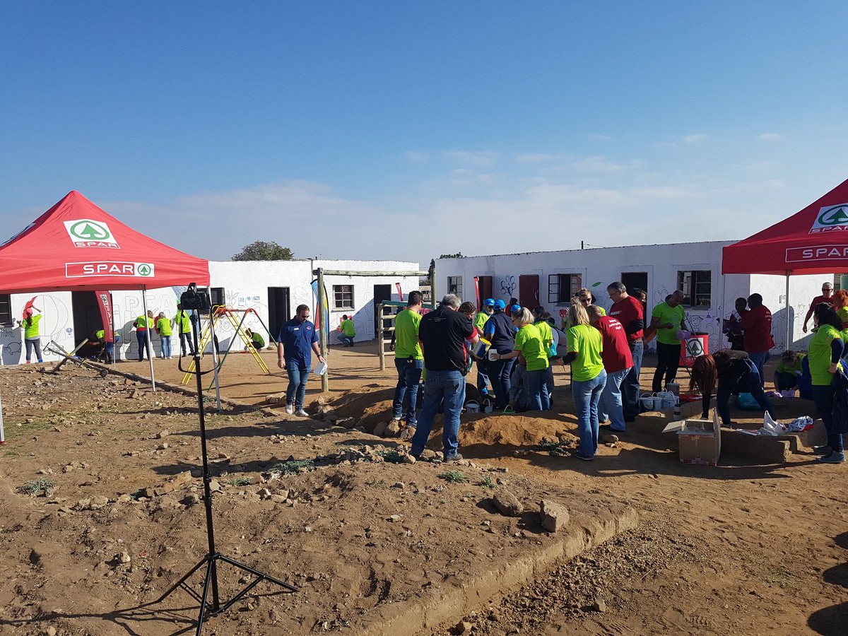 GrootFM's tweet photo. 67 mense gaan in 67 min die sentrum ophelder na @GrootFM nagenoeg R60 000 donasies ontvang het vir die opheffing van Sinah se sentrum! https://t.co/lOcHadfeCB