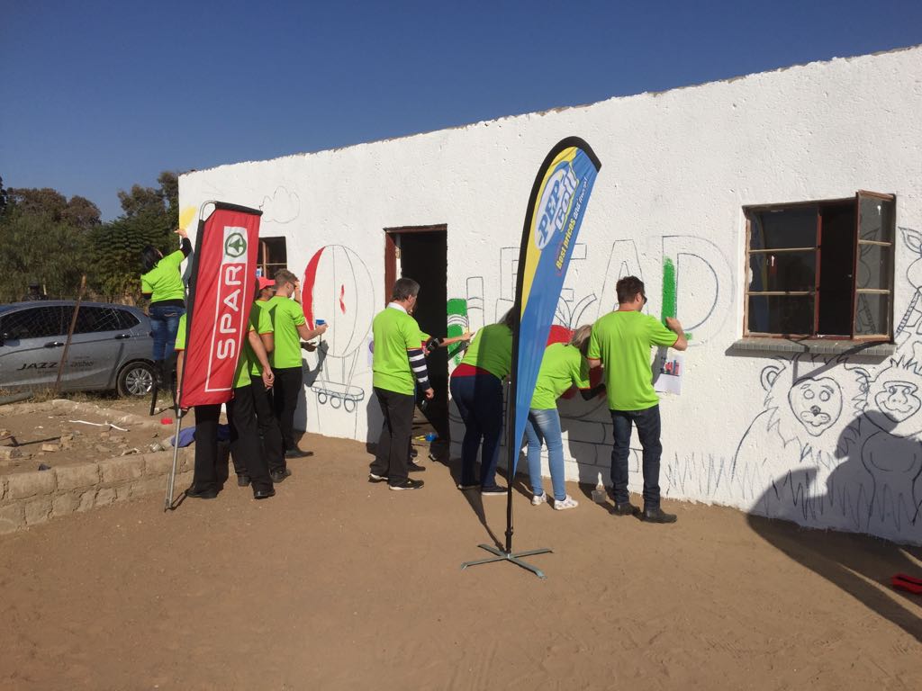 GrootFM's tweet photo. 67 mense gaan in 67 min die sentrum ophelder na @GrootFM nagenoeg R60 000 donasies ontvang het vir die opheffing van Sinah se sentrum! https://t.co/lOcHadfeCB