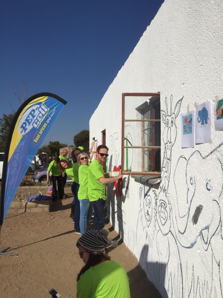 GrootFM's tweet photo. 67 mense gaan in 67 min die sentrum ophelder na @GrootFM nagenoeg R60 000 donasies ontvang het vir die opheffing van Sinah se sentrum! https://t.co/lOcHadfeCB