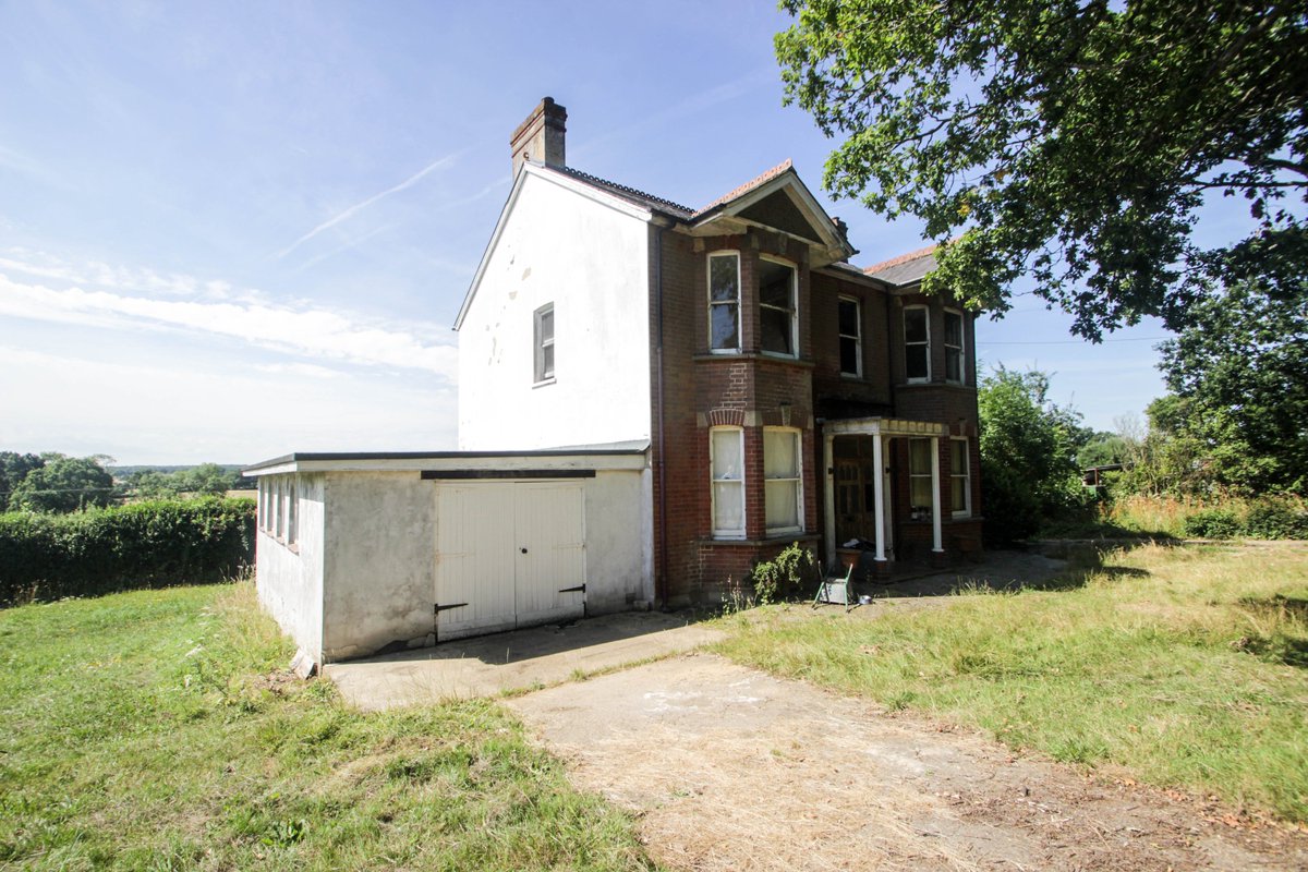 AlexGrover00's tweet photo. Great opportunity in #newdigate Secluded plot in 1.4 acres with planning consent. Get in touch for more info #property https://t.co/Q5XhbLPdyD