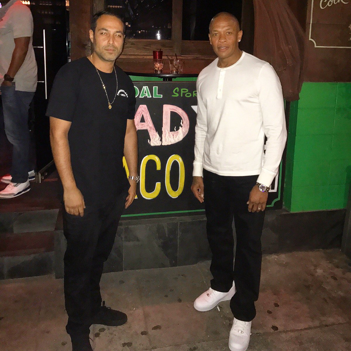 GOALSportsCafe's tweet photo. The Doc hanging out for #tacotuesday 🌮🔥😎@GOALSportsCafe https://t.co/hAlRH8vpel