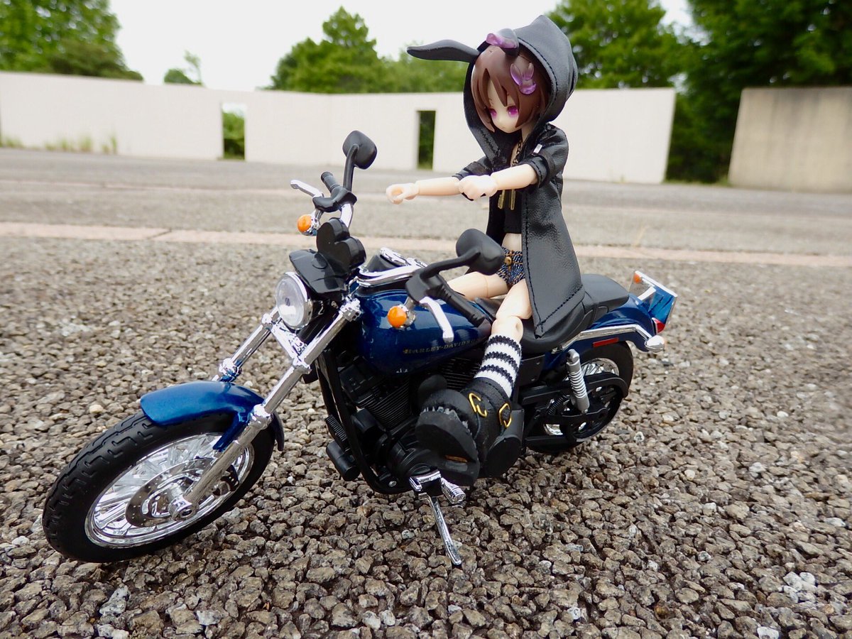 タケル Sur Twitter ですねぇ 私はバイクは全くの素人なのでブラフシューペリア キノのバイク に近いモデルを色々調べてました ロードスター1600の実車全長が約2500mm メグロ500z7の実車全長が2270mm 多少小さくなるんですが作って乗せてみるまでは分かりませんね