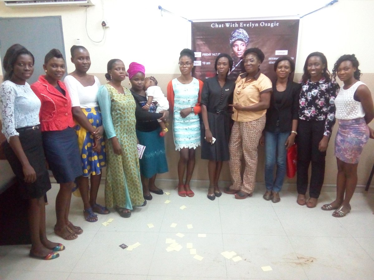 Mediacareerngr's tweet photo. #ChatwithEvelyn empowers young female journalists https://t.co/MdFv7MpVOE @speaktoevelyn @araisokun #WhyJournalismNow https://t.co/nWPGLdrAmt
