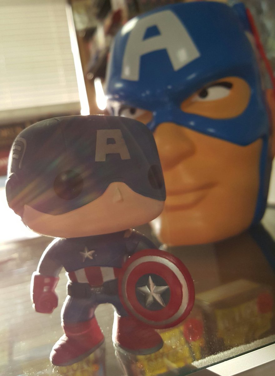 PixieParticle's tweet photo. The saga of #tinysteve #captainamerica - his greatest enemy? His inner demons...
#marvel #heroes #silly https://t.co/z0fiecoGdA