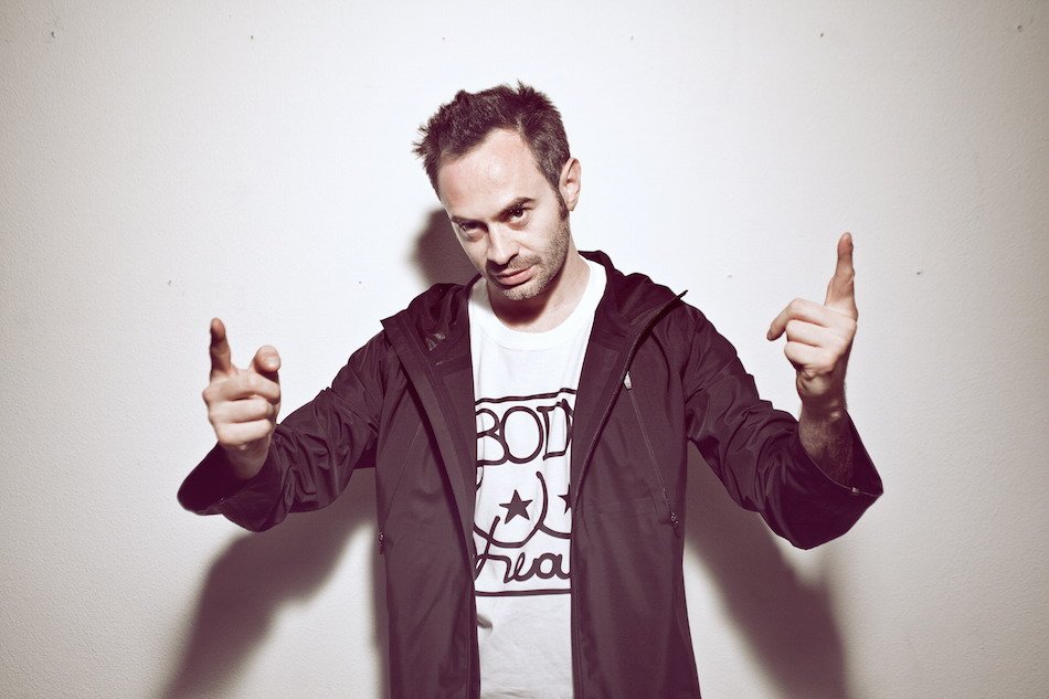 Insieme a <a href="/CharlieDope/">Charlie Charles</a>  siamo andati in studio con Fritz Da Cat, lo storico produttore old school: bit.ly/FitzRS

<a href="/AleFritzDaCat/">Fritz Da Cat</a>