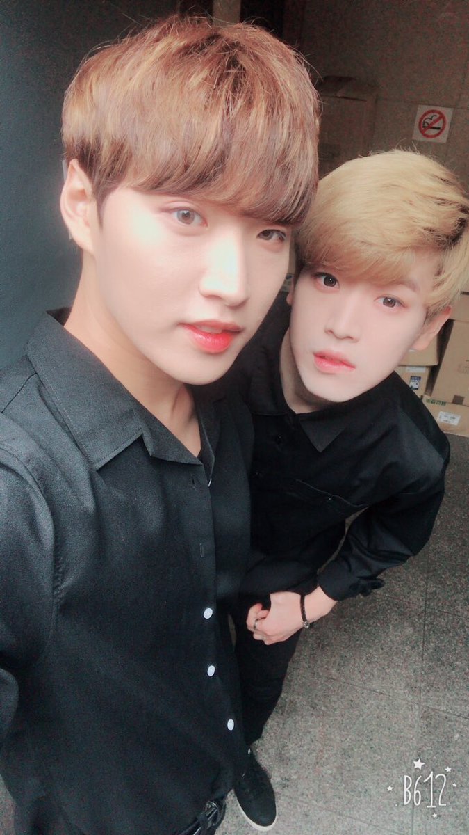 J2KC_'s tweet photo. #제이 진쿤 생일 축하해!! 생일이라고 너무 많이 먹지는 말구~~🐷😝💕 #진 #돼진 #생축🎂 https://t.co/Jwou6bE2eI