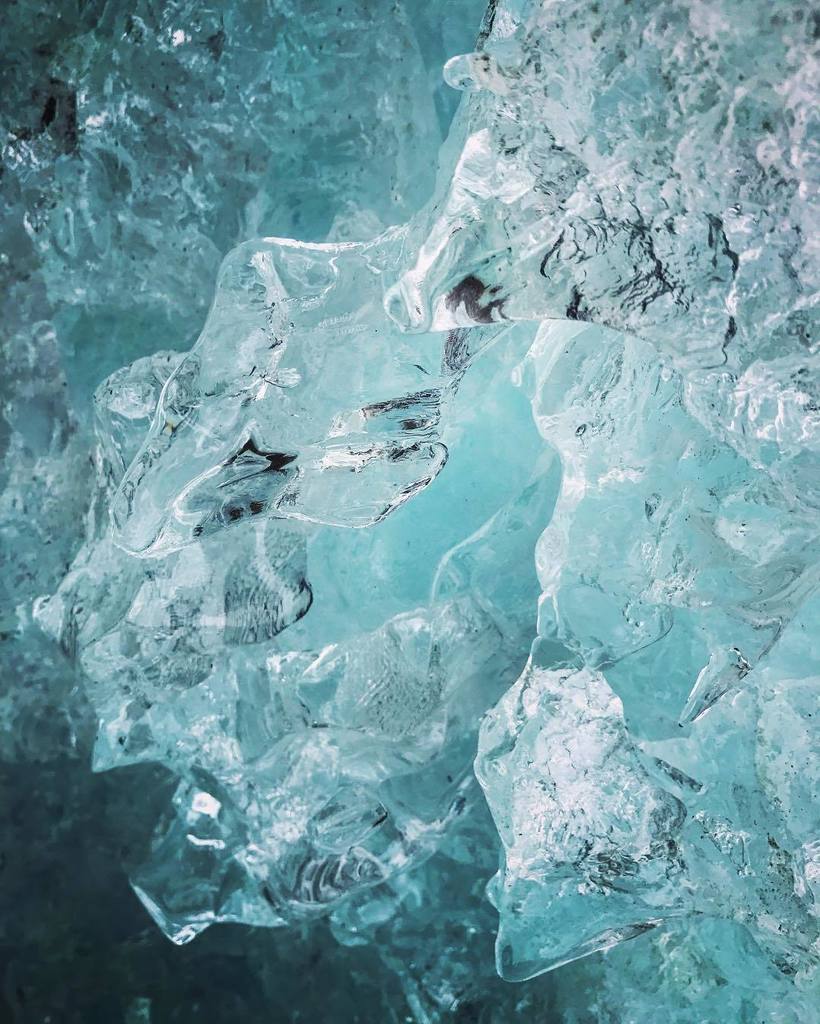 IvoryFlameModel's tweet photo. Beauty ❄️💎 #closeup #glacier #icicles #svartisenglacier #iceformations #engabreen #norway https://t.co/HV9quOsIGx https://t.co/cPhWz3bYvw