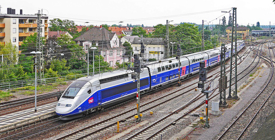 FNAUT_fr's tweet photo. 🚊#SNCF Rapport sur la #robustesse des services #ferroviaires établi par 7 experts indépendants de haut niveau🔎https://t.co/aRxWYdXguH https://t.co/fwHrglP0Iq
