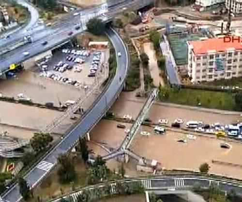 Militan_1917's tweet photo. #yağmur Her şeyleri  gibi "yol yaptık" lafları da yalan. Bu mu yol? https://t.co/pNTjYlaChh