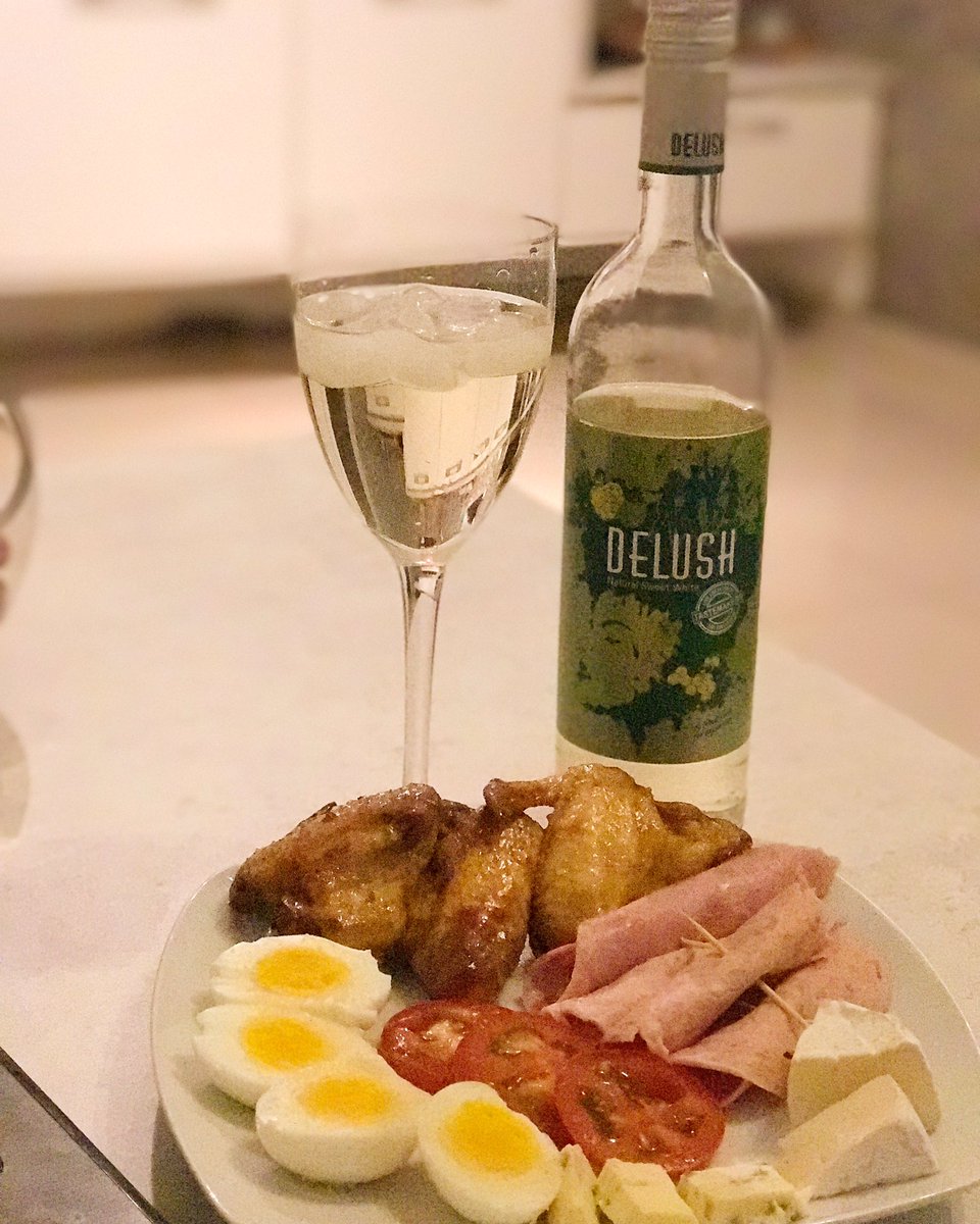 Dillish_lishy's tweet photo. The delicious platter for one I made myself the other night.DeLush was my companion. @DelushWines #DelushNamibia #PlatterForOne https://t.co/ATwXdBftNW