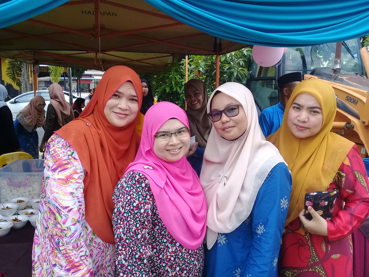 amiera_adora's tweet photo. Raya..raya lagi..
Makan..makan lagi...
Misi menambah berat badan lgi..
Apapun 10q wil 3 jemput kami...
😂😂😂😂😂😂

#eratrayamada
#madamabeles https://t.co/hetlh2tBPH