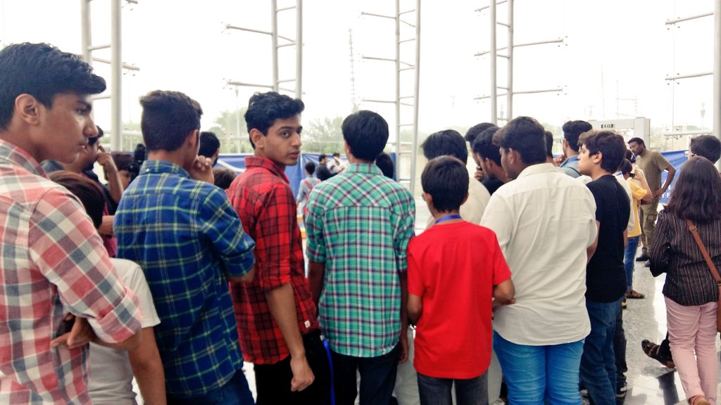 PITBIncubation's tweet photo. #Whizkids17 queued up for car racing powered by @PakWheels . #Makeathon17 https://t.co/sXa08W3RtA