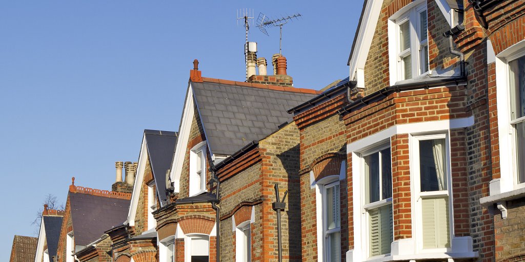 PwC_UK's tweet image. #Housingmarket loses momentum, with London expected to be among weakest performing regions: pwc.to/2uxW5RN #pwcukeo