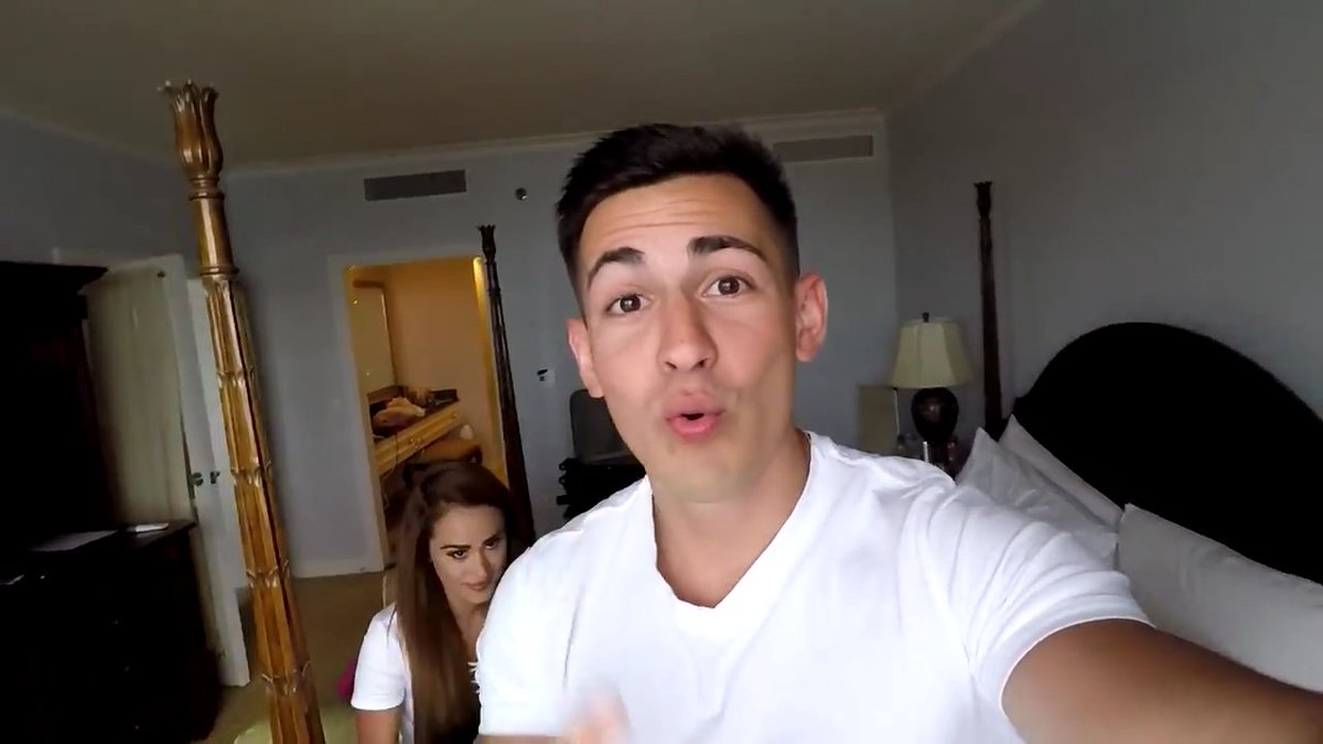 killerfaithfis1's tweet photo. #FaZe #DougCensor look at Yanet!!! 🤔 https://t.co/jYF0TeXoa2