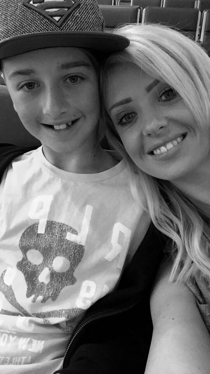 hayleyloudraper's tweet photo. Me and him. Travel buddies. #emirates #china #dubai #TeamGB https://t.co/98iR2bBCfC