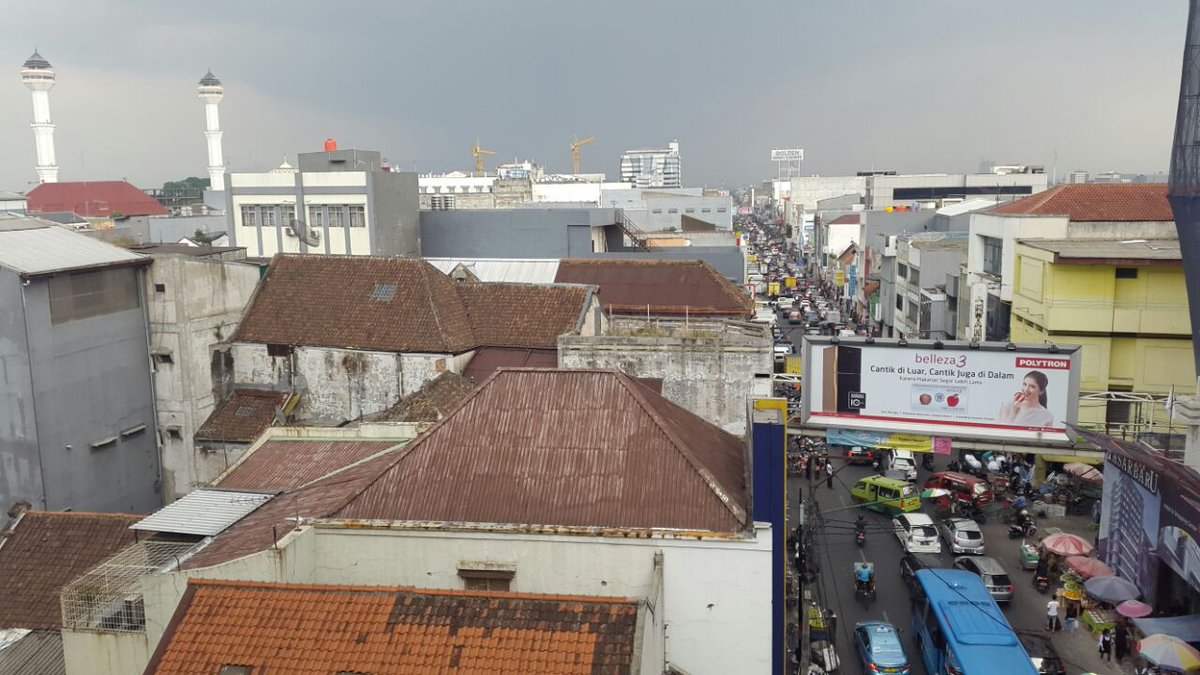 15.47 Jalan Otista Bandung
Happy to shop even though jammed on the street <a href="/PBSquareHotel/">PasarBaruSquareHotel</a>