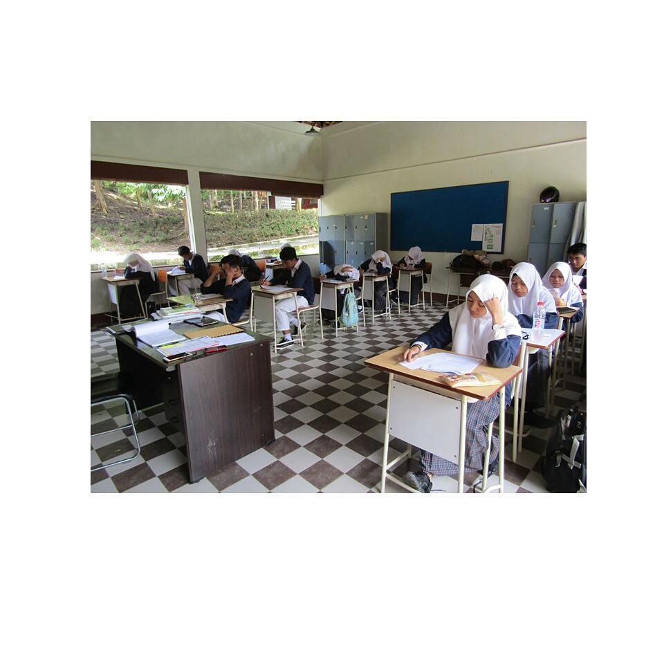 SMA_IBB's tweet photo. TryOut UN bagi siswa kelas XII #InfoBB #BungaBangsa #UN #UNBK #Tryout https://t.co/KvmlcYGndj
