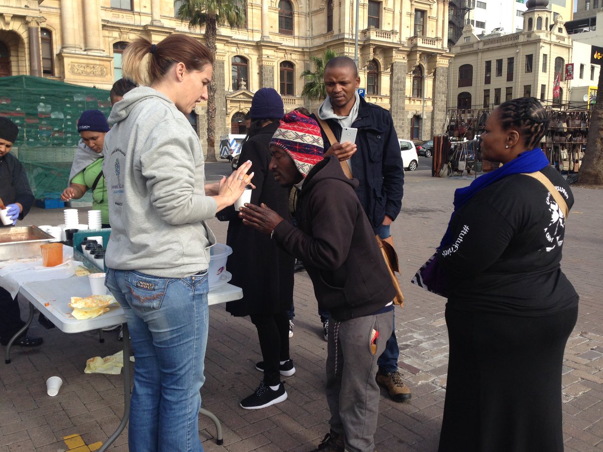 TheTutuLegacy's tweet photo. #Tutu67Minutes for #MandelaDay #DLTLF &amp; #YouthAtWork serving soup to all those in need of a warm meal. https://t.co/unI7eFbuEu