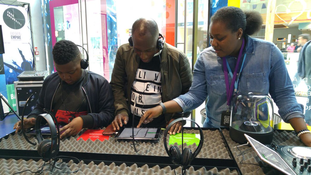 O2Careers's tweet image. It's #TechTuesday...🎉 Why not head into our #O2SOTF to bring your tech to life? 📱 📷 💻