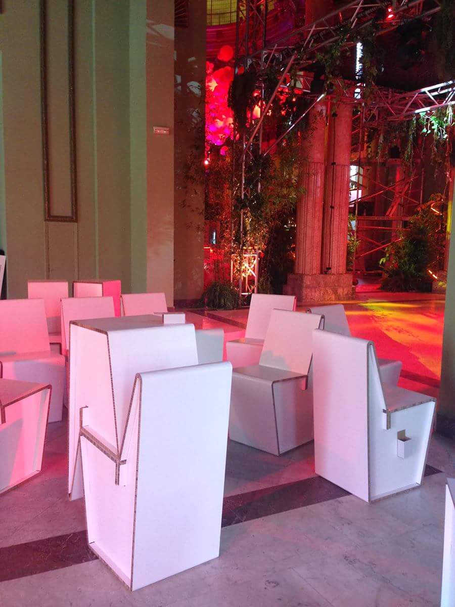cardboard_f's tweet photo. Evento de #redbull   en el #CírculodeBellasArtes  nuestro #sillóndecartón y #taburetedecartón  con rotuladores para personalizarlos. https://t.co/lJbarIaSCb